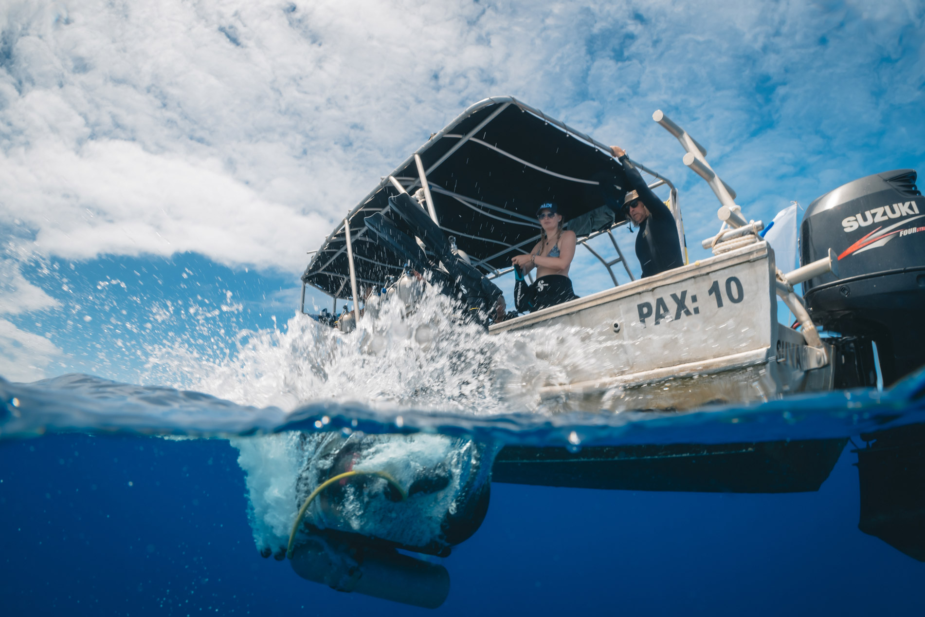 Boat diving